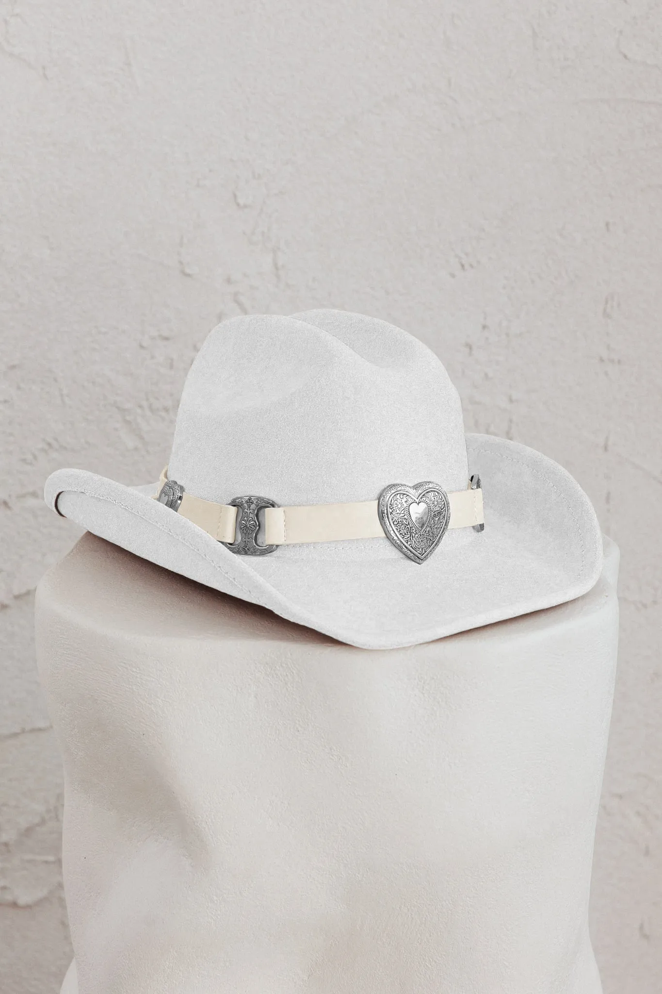 Longhorn Heart Decoration Cowboy Hat Ivory